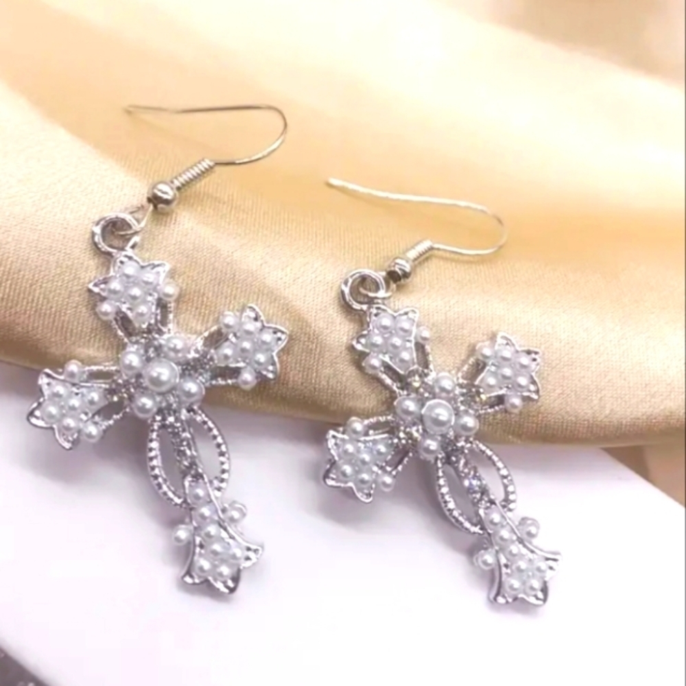 Ladies Beautiful vintage cross pendant earrings